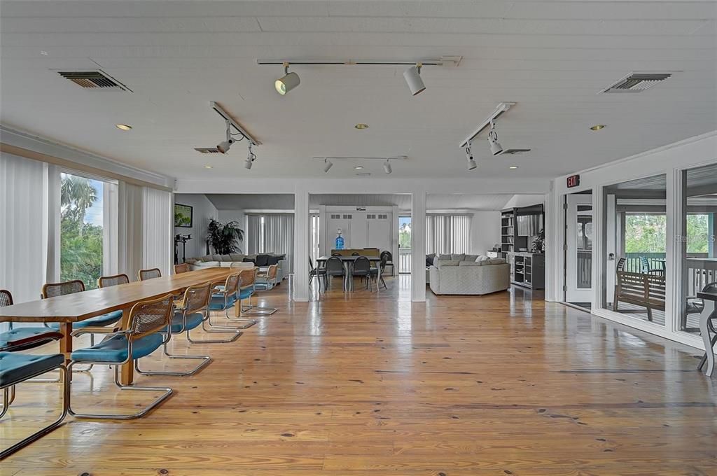 For Rent: $2,000 (2 beds, 2 baths, 1729 Square Feet)