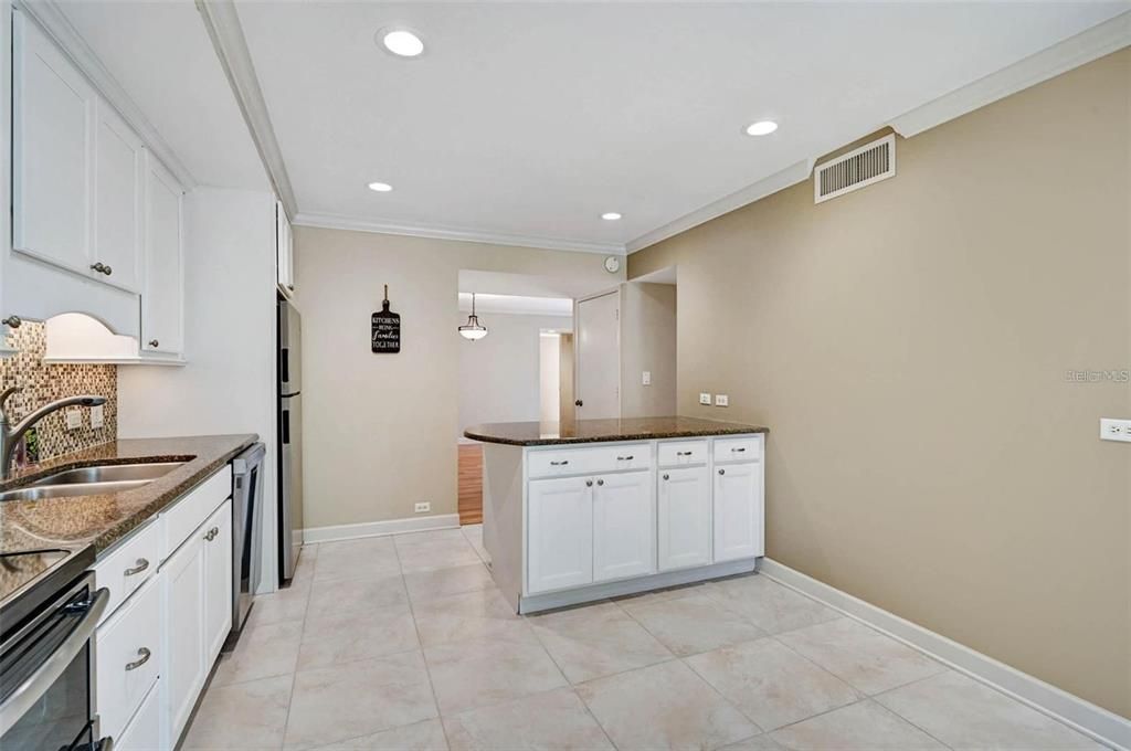 For Rent: $2,000 (2 beds, 2 baths, 1729 Square Feet)