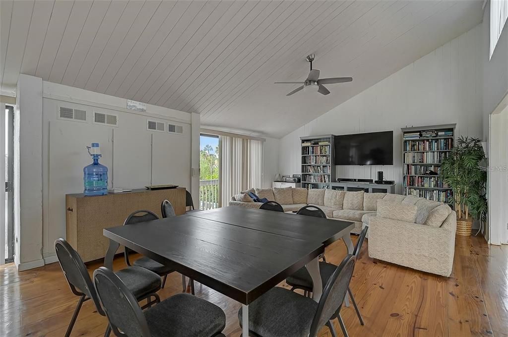 For Rent: $2,000 (2 beds, 2 baths, 1729 Square Feet)