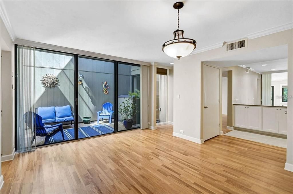 For Rent: $2,000 (2 beds, 2 baths, 1729 Square Feet)