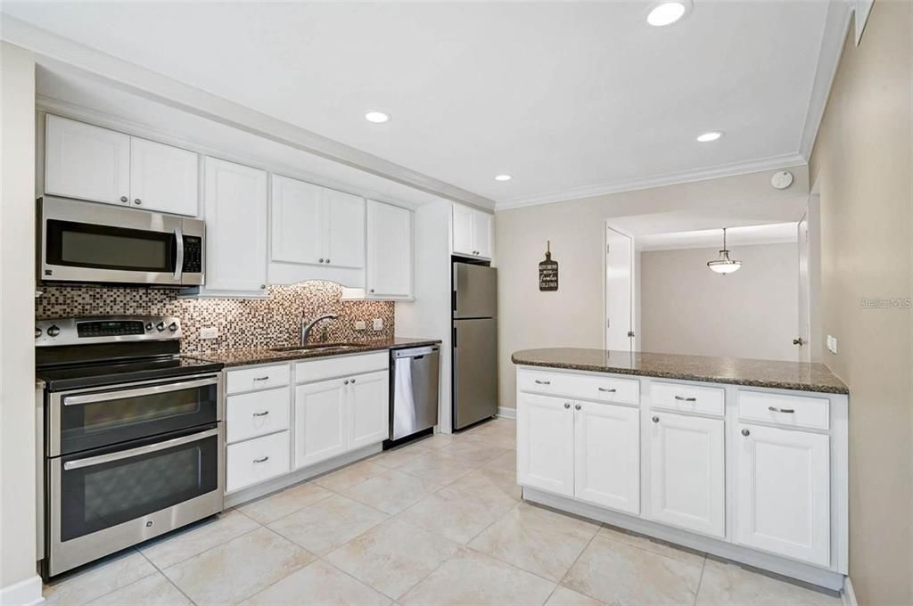 For Rent: $2,000 (2 beds, 2 baths, 1729 Square Feet)