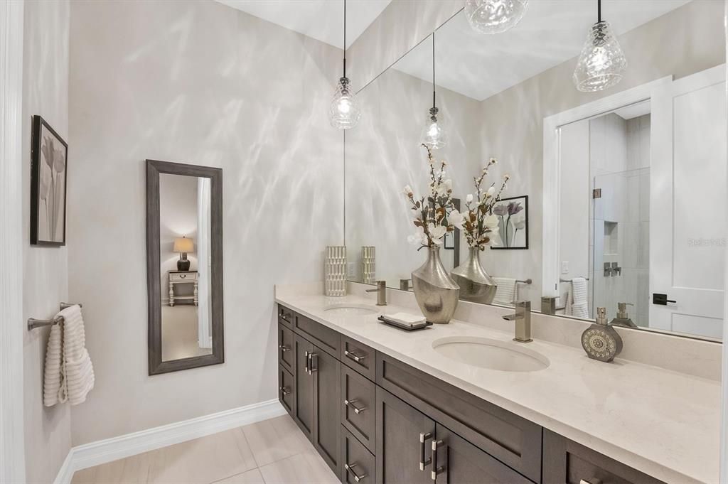 Под контрактом: $2,279,000 (4 спален, 4 ванн, 3610 Квадратных фут)