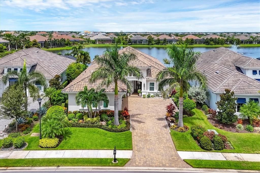 Под контрактом: $2,279,000 (4 спален, 4 ванн, 3610 Квадратных фут)