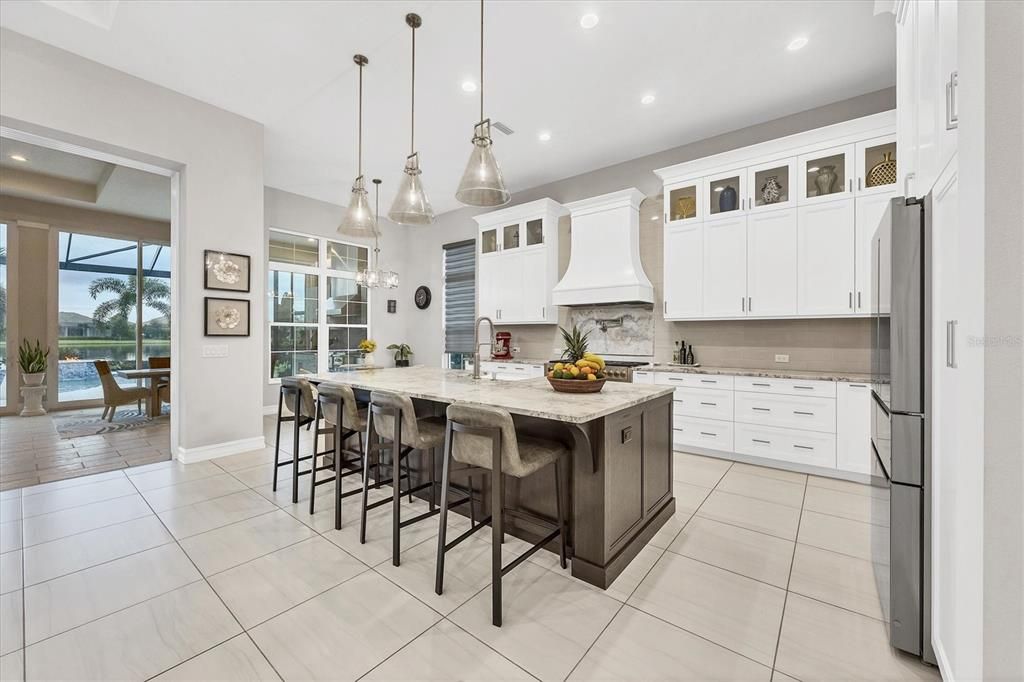 Под контрактом: $2,279,000 (4 спален, 4 ванн, 3610 Квадратных фут)