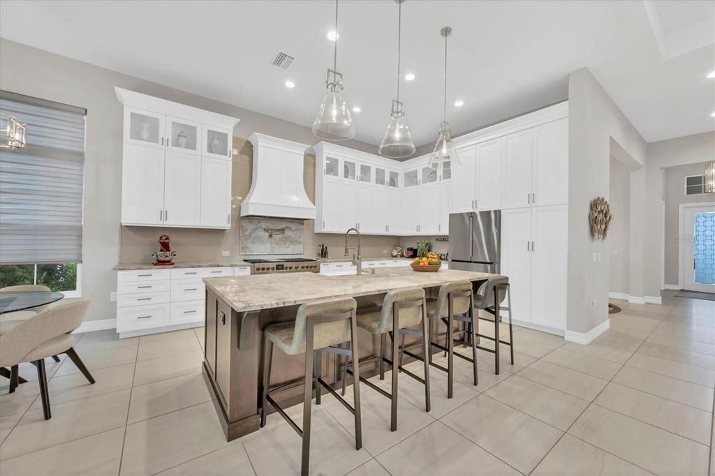 Под контрактом: $2,279,000 (4 спален, 4 ванн, 3610 Квадратных фут)