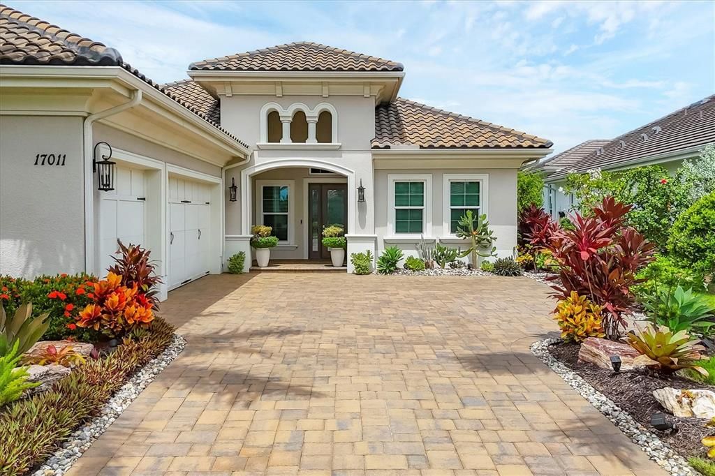 Под контрактом: $2,279,000 (4 спален, 4 ванн, 3610 Квадратных фут)