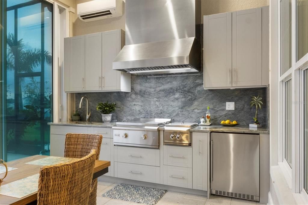 Под контрактом: $2,279,000 (4 спален, 4 ванн, 3610 Квадратных фут)