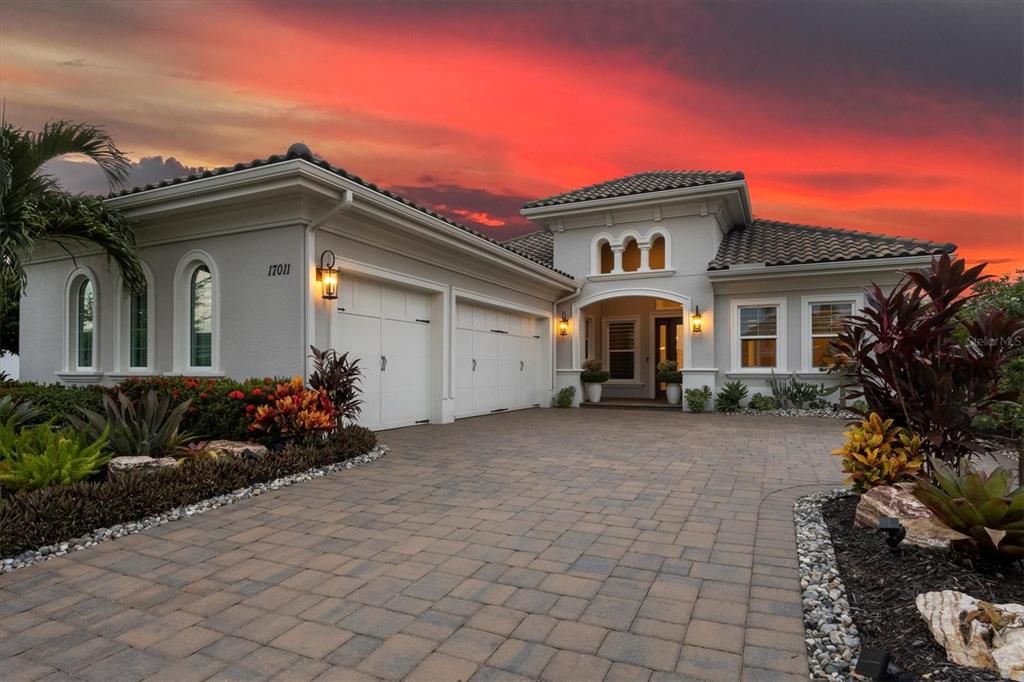 Под контрактом: $2,279,000 (4 спален, 4 ванн, 3610 Квадратных фут)