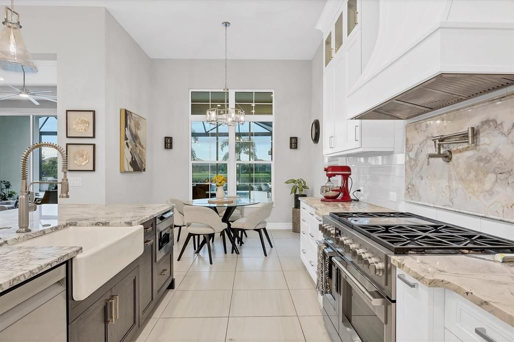 Под контрактом: $2,279,000 (4 спален, 4 ванн, 3610 Квадратных фут)