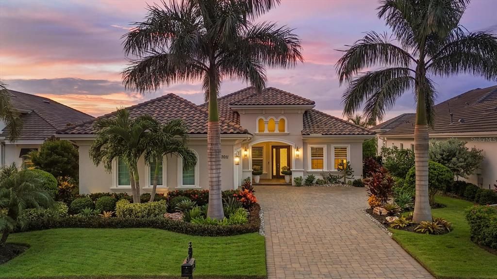 Под контрактом: $2,279,000 (4 спален, 4 ванн, 3610 Квадратных фут)