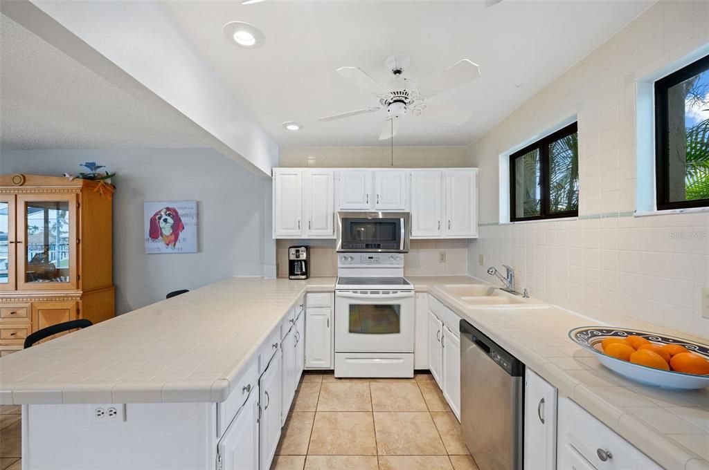 待售: $727,000 (3 贝兹, 2 浴室, 2746 平方英尺)