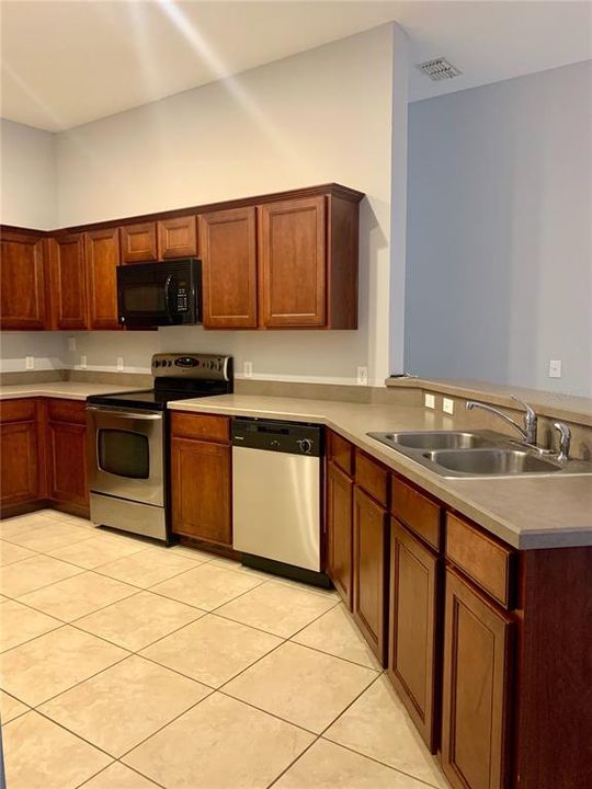 出租: $1,595 (2 贝兹, 2 浴室, 1316 平方英尺)