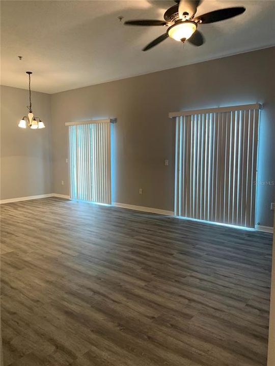 出租: $1,595 (2 贝兹, 2 浴室, 1316 平方英尺)