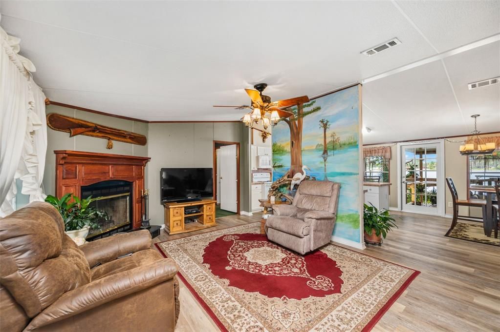 На продажу: $269,900 (3 спален, 2 ванн, 1296 Квадратных фут)