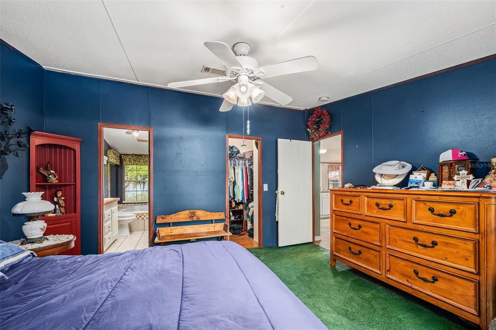 На продажу: $269,900 (3 спален, 2 ванн, 1296 Квадратных фут)