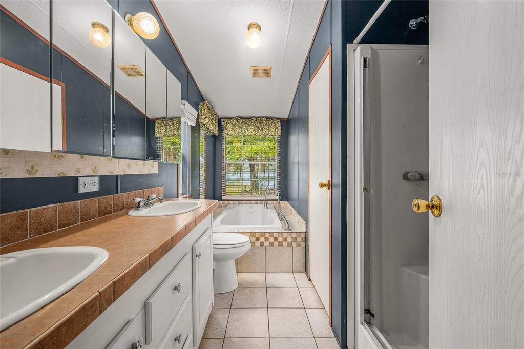 На продажу: $269,900 (3 спален, 2 ванн, 1296 Квадратных фут)