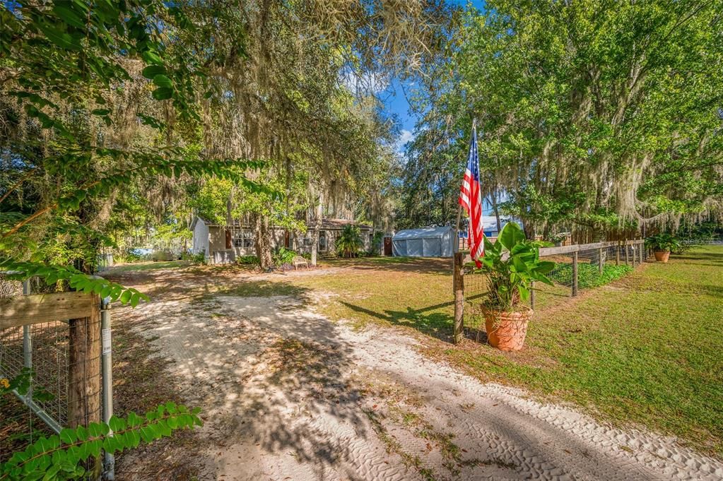 На продажу: $269,900 (3 спален, 2 ванн, 1296 Квадратных фут)