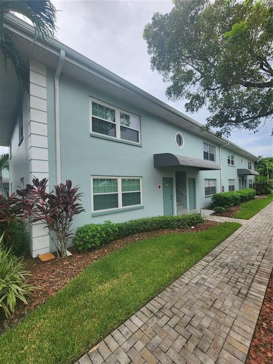 For Sale: $149,999 (1 beds, 1 baths, 659 Square Feet)