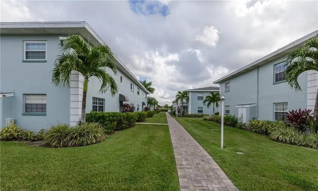 For Sale: $149,999 (1 beds, 1 baths, 659 Square Feet)