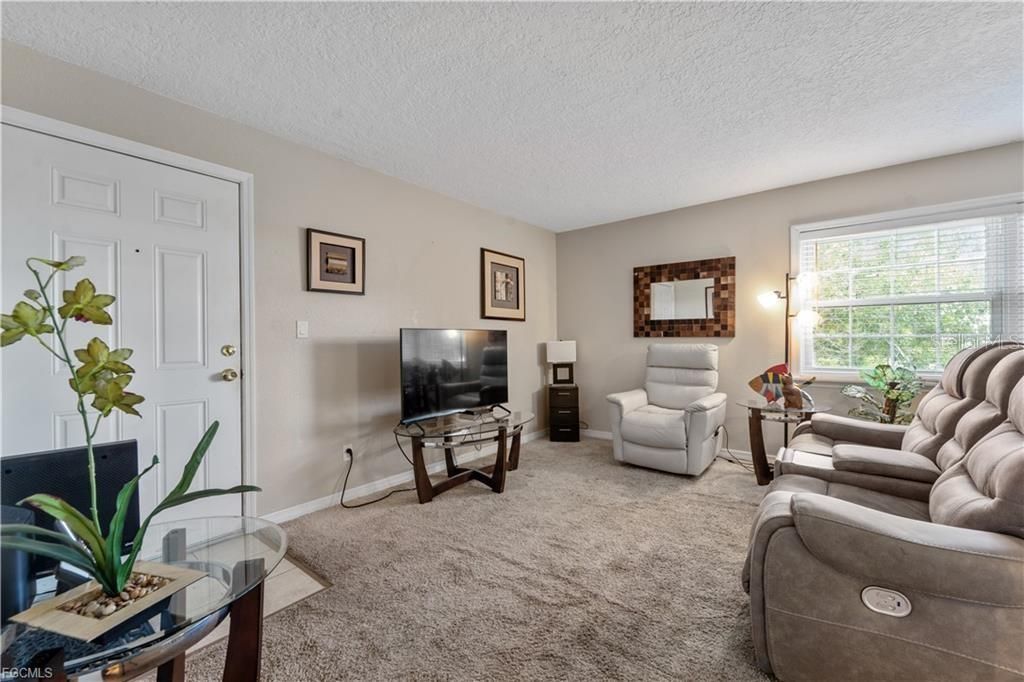 For Sale: $149,999 (1 beds, 1 baths, 659 Square Feet)