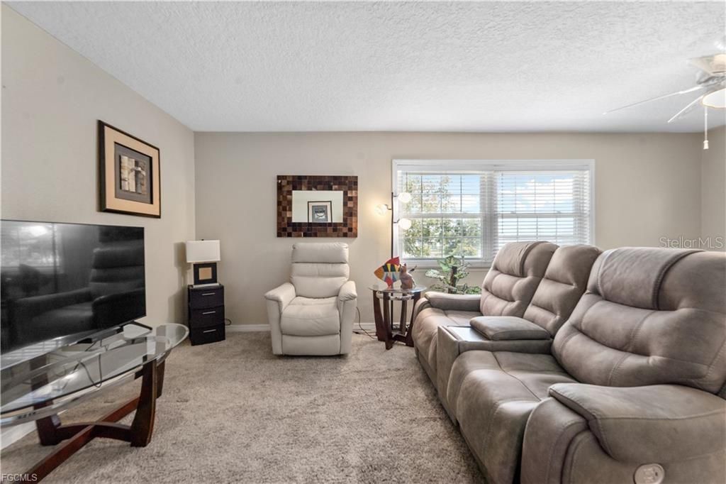 For Sale: $149,999 (1 beds, 1 baths, 659 Square Feet)