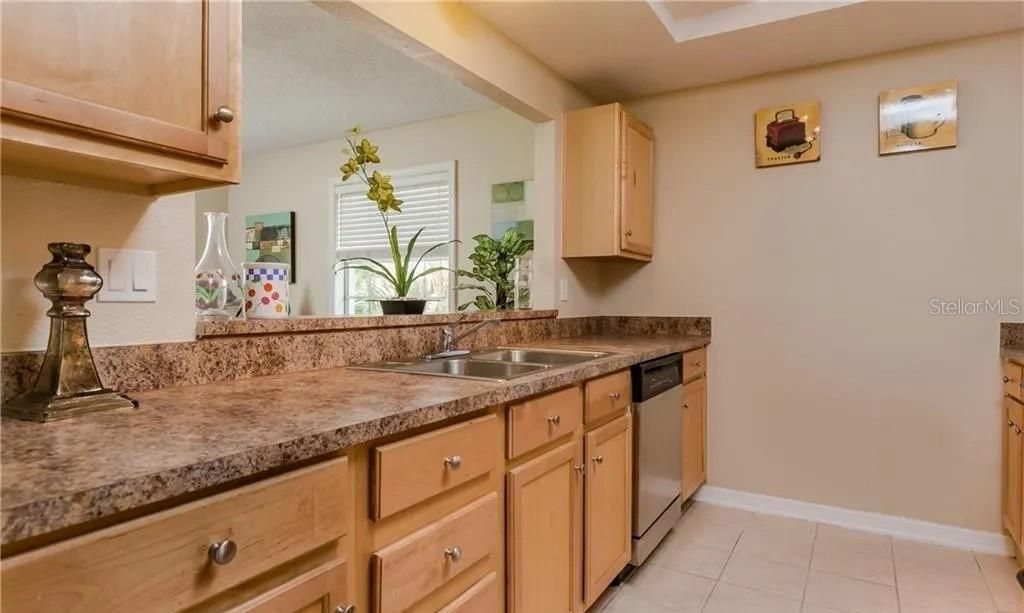 For Sale: $149,999 (1 beds, 1 baths, 659 Square Feet)