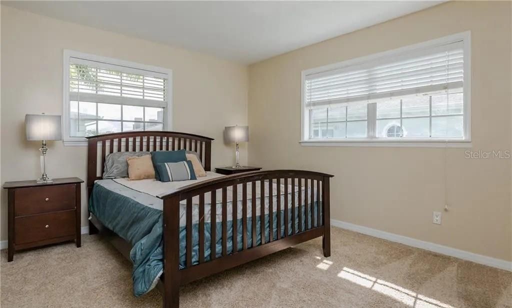 For Sale: $149,999 (1 beds, 1 baths, 659 Square Feet)