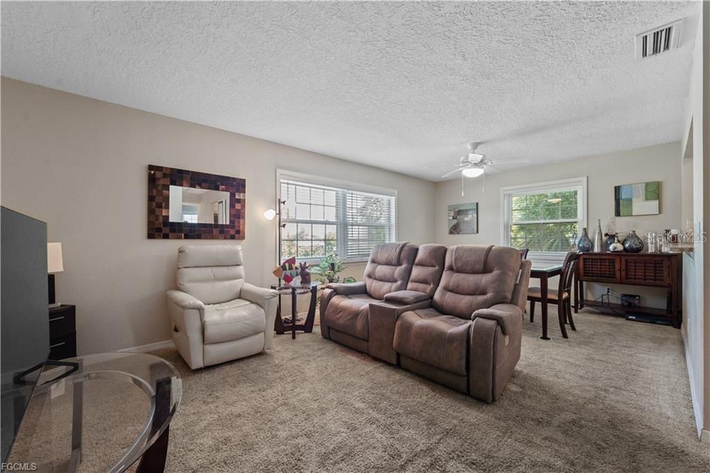 For Sale: $149,999 (1 beds, 1 baths, 659 Square Feet)