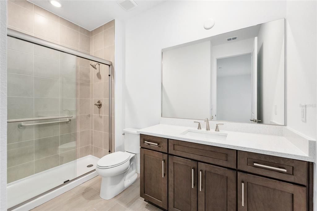 合同活跃: $475,000 (2 贝兹, 2 浴室, 2493 平方英尺)