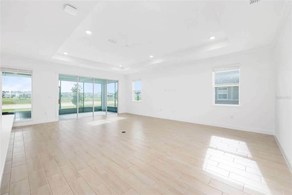 合同活跃: $475,000 (2 贝兹, 2 浴室, 2493 平方英尺)