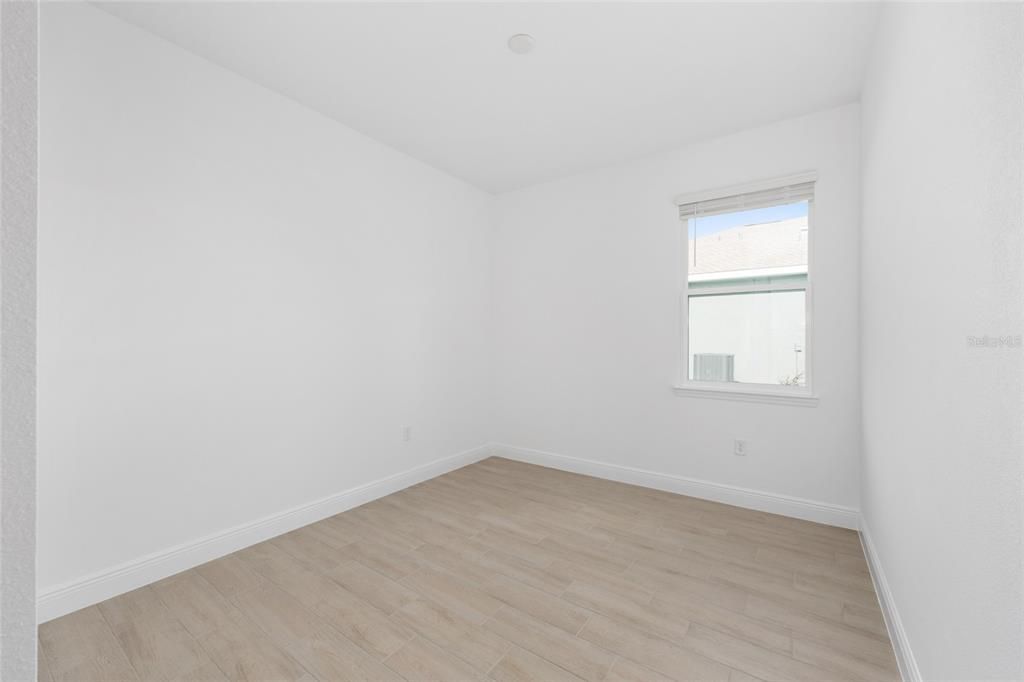 合同活跃: $475,000 (2 贝兹, 2 浴室, 2493 平方英尺)