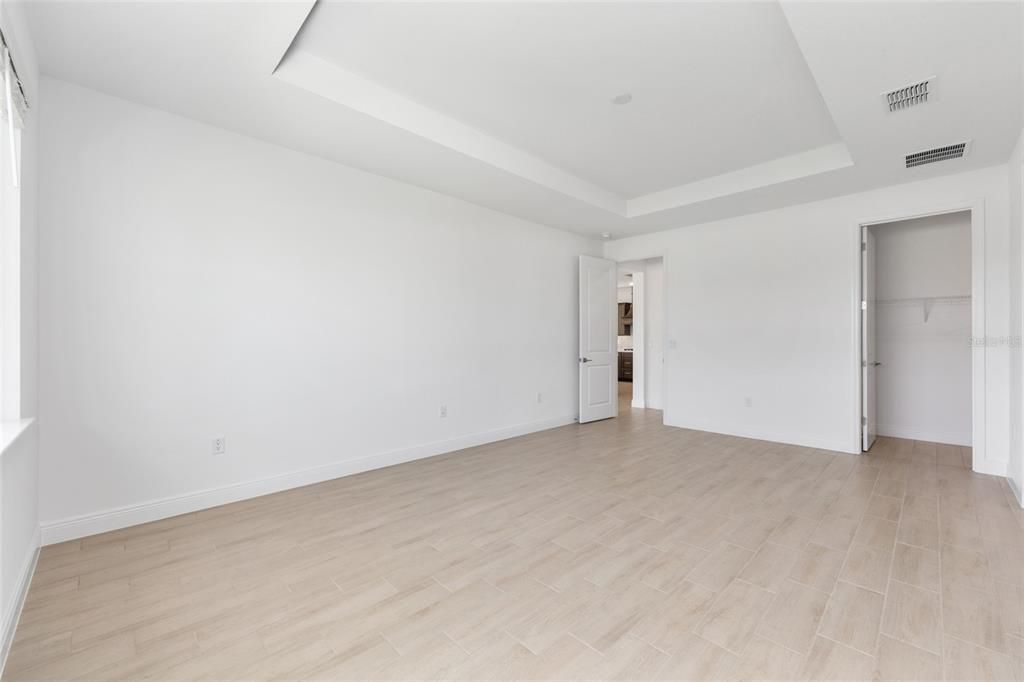 合同活跃: $475,000 (2 贝兹, 2 浴室, 2493 平方英尺)