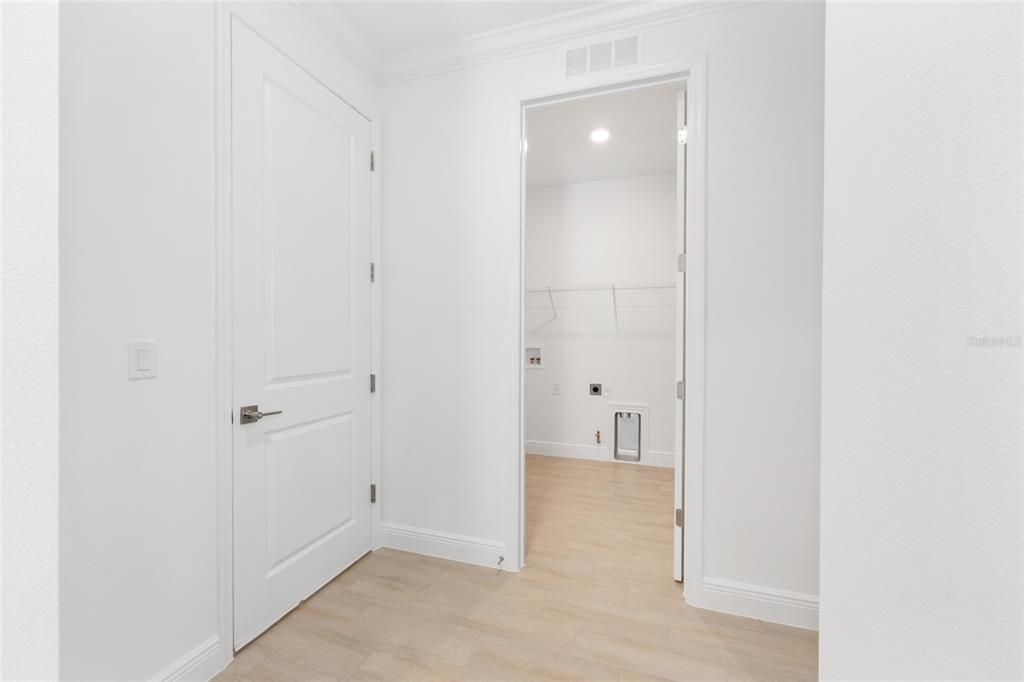 合同活跃: $475,000 (2 贝兹, 2 浴室, 2493 平方英尺)