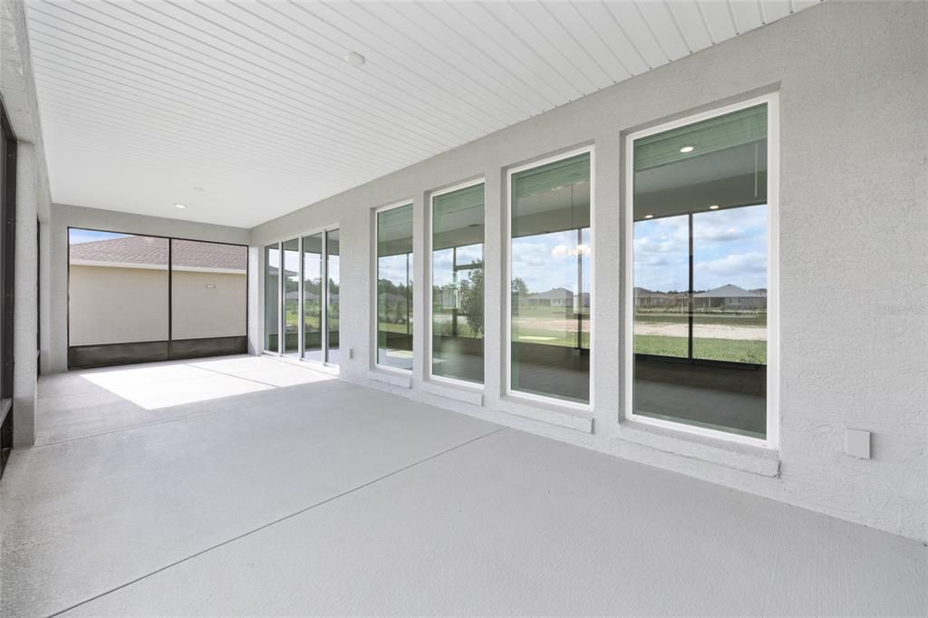 合同活跃: $475,000 (2 贝兹, 2 浴室, 2493 平方英尺)