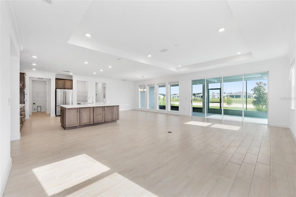 合同活跃: $475,000 (2 贝兹, 2 浴室, 2493 平方英尺)