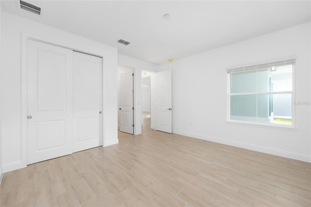 合同活跃: $475,000 (2 贝兹, 2 浴室, 2493 平方英尺)