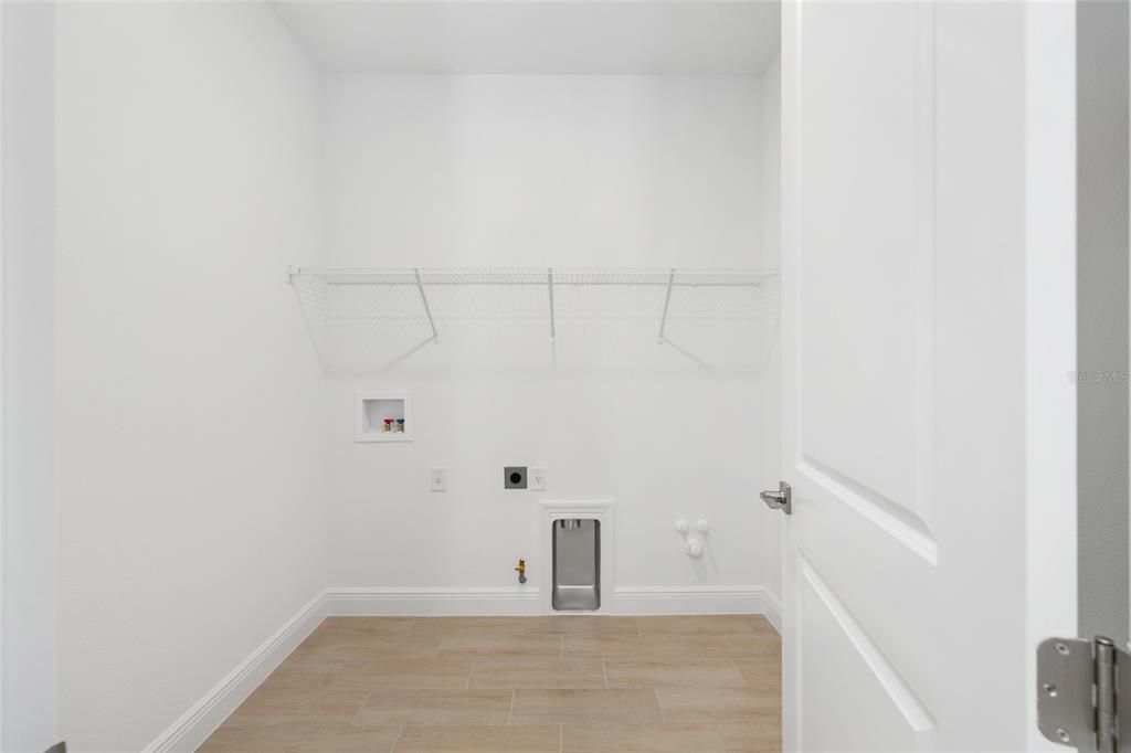 合同活跃: $475,000 (2 贝兹, 2 浴室, 2493 平方英尺)