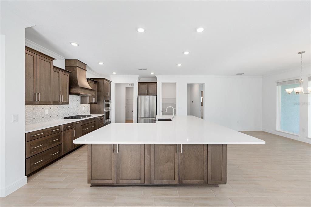 合同活跃: $475,000 (2 贝兹, 2 浴室, 2493 平方英尺)