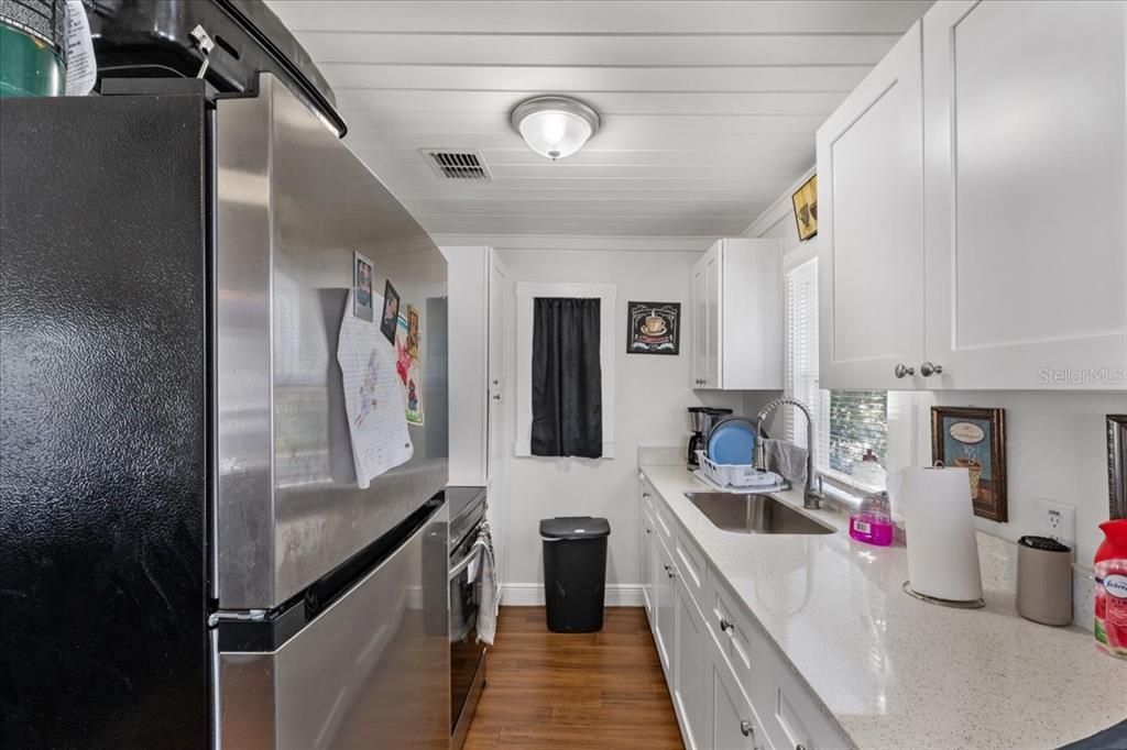 待售: $350,000 (2 贝兹, 0 浴室, 1070 平方英尺)