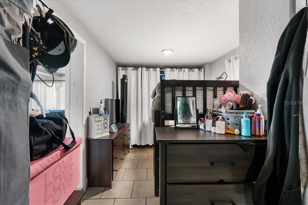 待售: $350,000 (2 贝兹, 0 浴室, 1070 平方英尺)