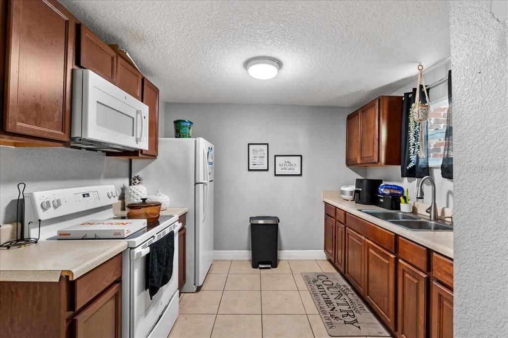 待售: $350,000 (2 贝兹, 0 浴室, 1070 平方英尺)