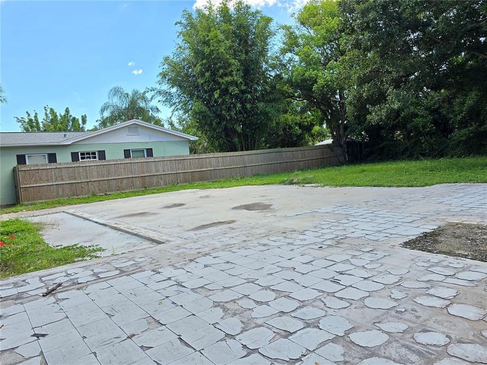 Active With Contract: $649,900 (4 beds, 3 baths, 2138 Square Feet)