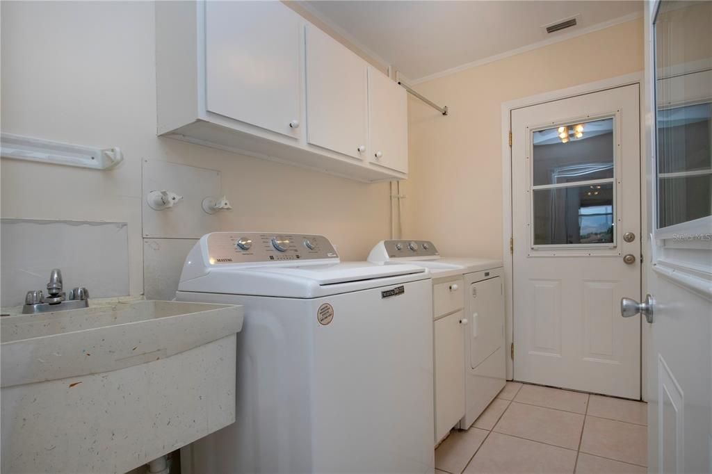 For Sale: $329,900 (3 beds, 2 baths, 1662 Square Feet)