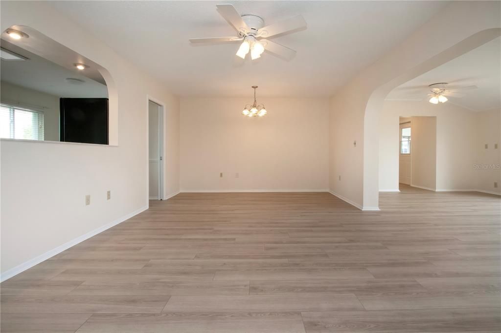For Sale: $329,900 (3 beds, 2 baths, 1662 Square Feet)