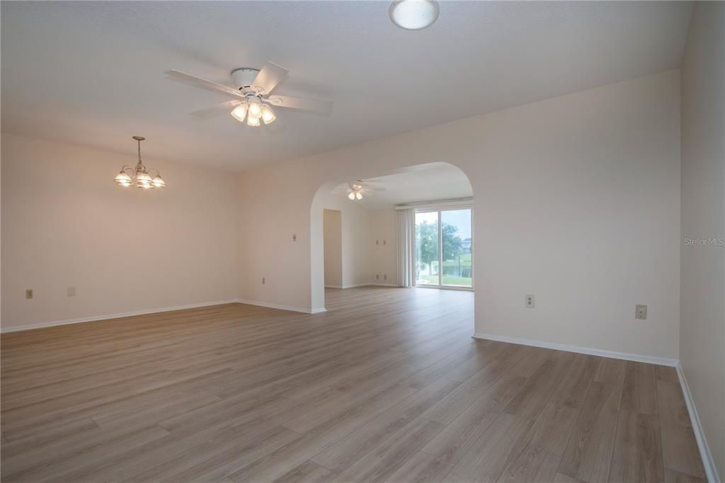 For Sale: $329,900 (3 beds, 2 baths, 1662 Square Feet)