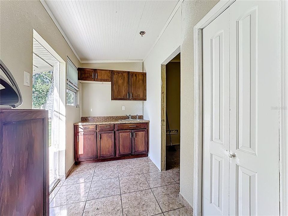 На продажу: $224,900 (3 спален, 2 ванн, 924 Квадратных фут)