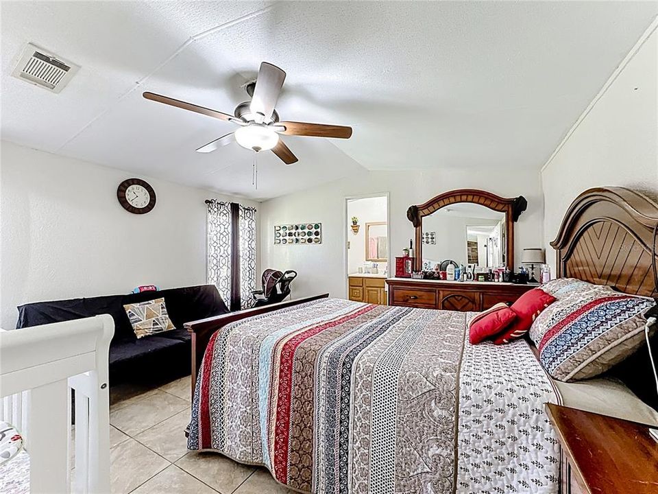 На продажу: $224,900 (3 спален, 2 ванн, 924 Квадратных фут)