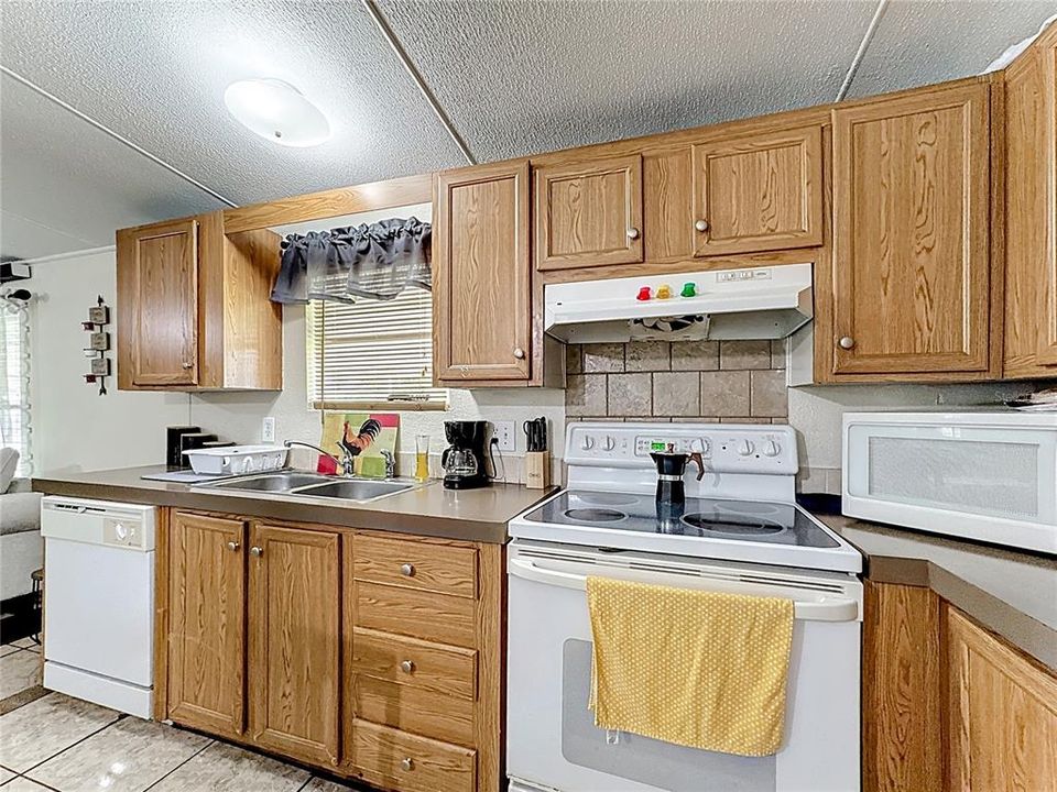 На продажу: $224,900 (3 спален, 2 ванн, 924 Квадратных фут)