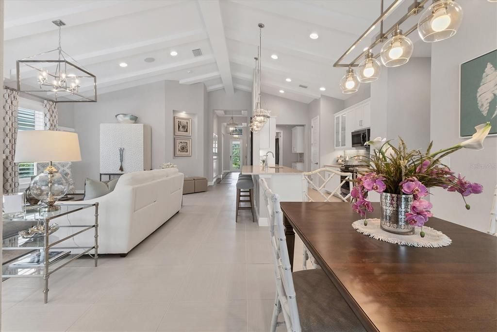 Под контрактом: $985,000 (2 спален, 2 ванн, 2188 Квадратных фут)