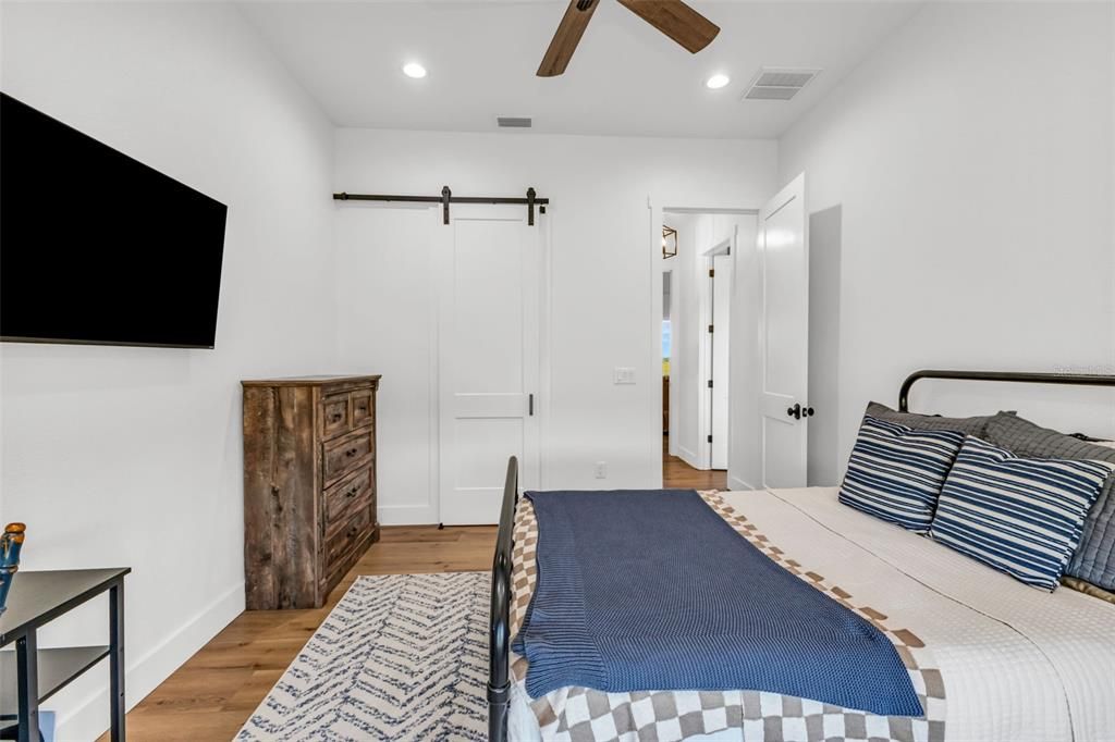 На продажу: $1,100,000 (3 спален, 2 ванн, 2825 Квадратных фут)